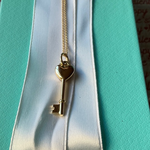❤️🔑 TIFFANY & CO. TIFFANY KEYS HEART KEY CHARM NECKLACE PENDANT ❤️🔑 - Picture 11 of 16